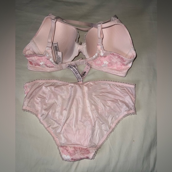 BODY BY VICTORIA
Lace Lightly Lined Demi Bra and panties set in lace detail pink - Picture 3 of 8